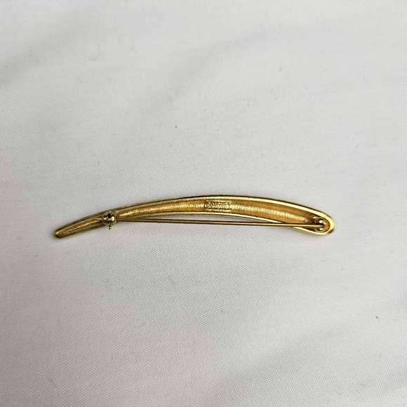 Vintage Trifari Gold Tone Long Figural Brooch Signed - Picture 8 of 8